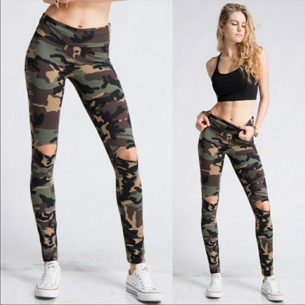 Camo Knee-Cutout Leggings